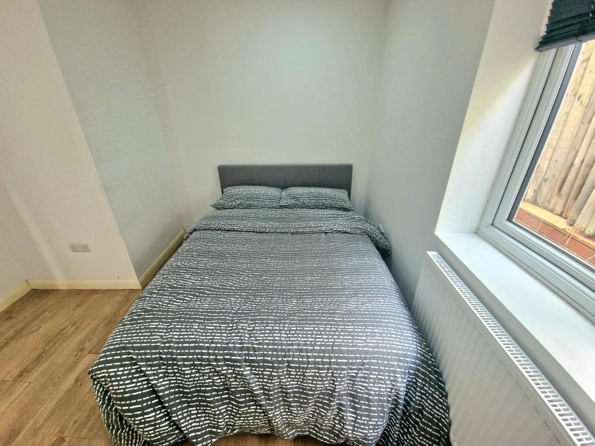 Mile End Budget Guesthouse ロンドン エクステリア 写真