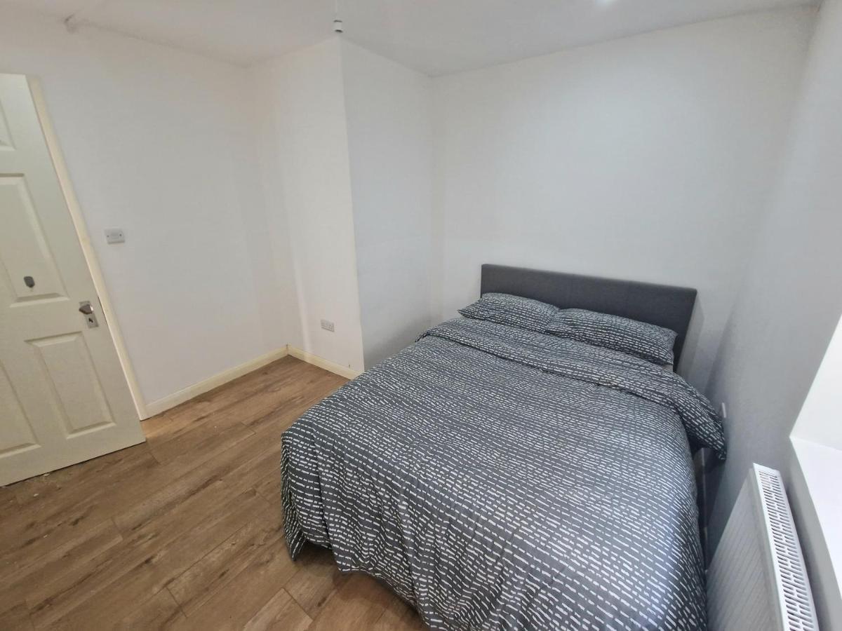 Mile End Budget Guesthouse ロンドン エクステリア 写真